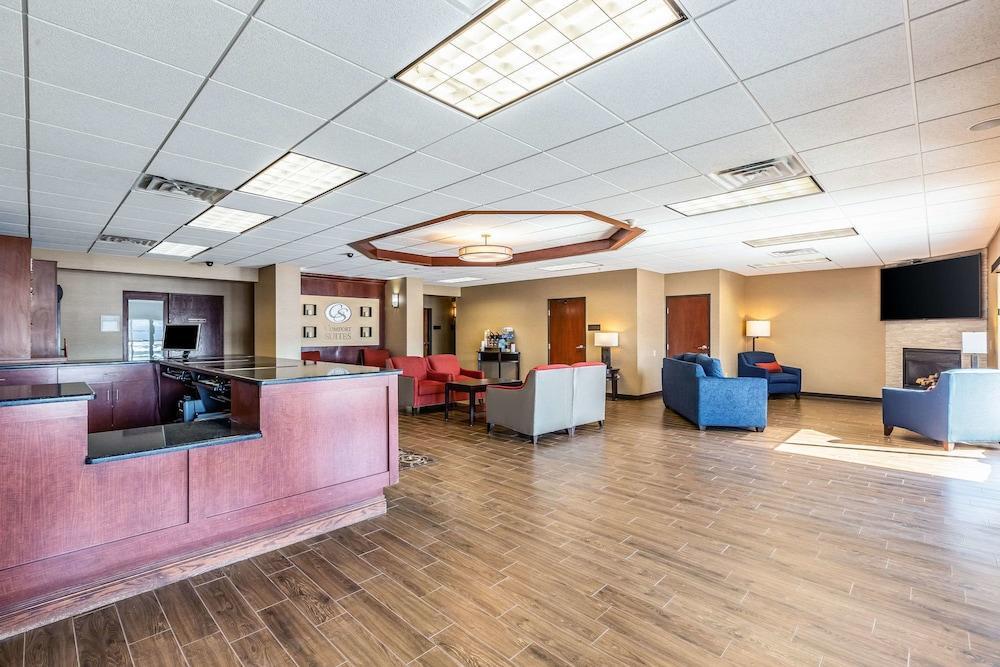 Comfort Suites Escanaba Exterior photo