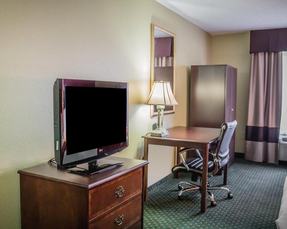 Comfort Suites Escanaba Exterior photo
