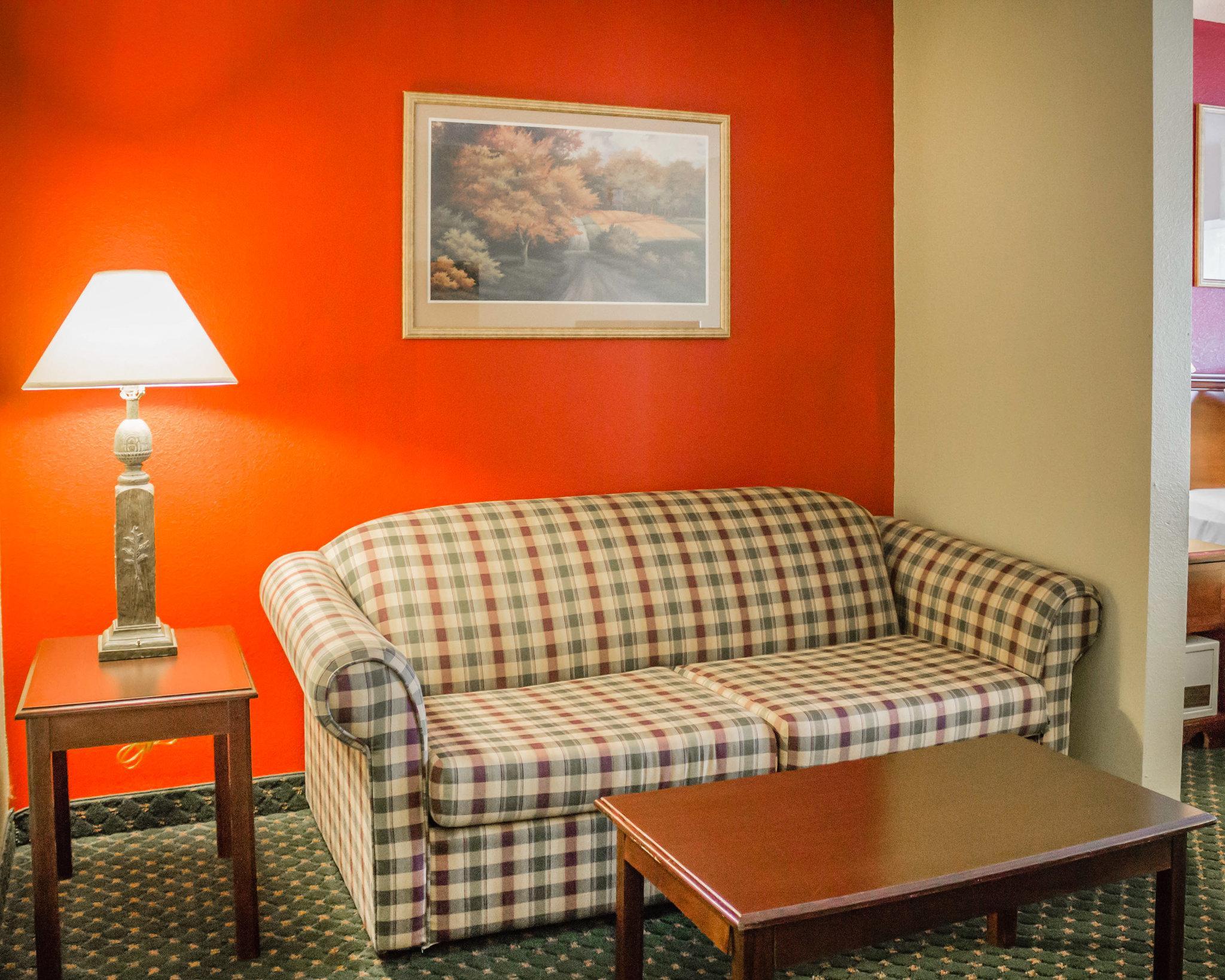 Comfort Suites Escanaba Exterior photo