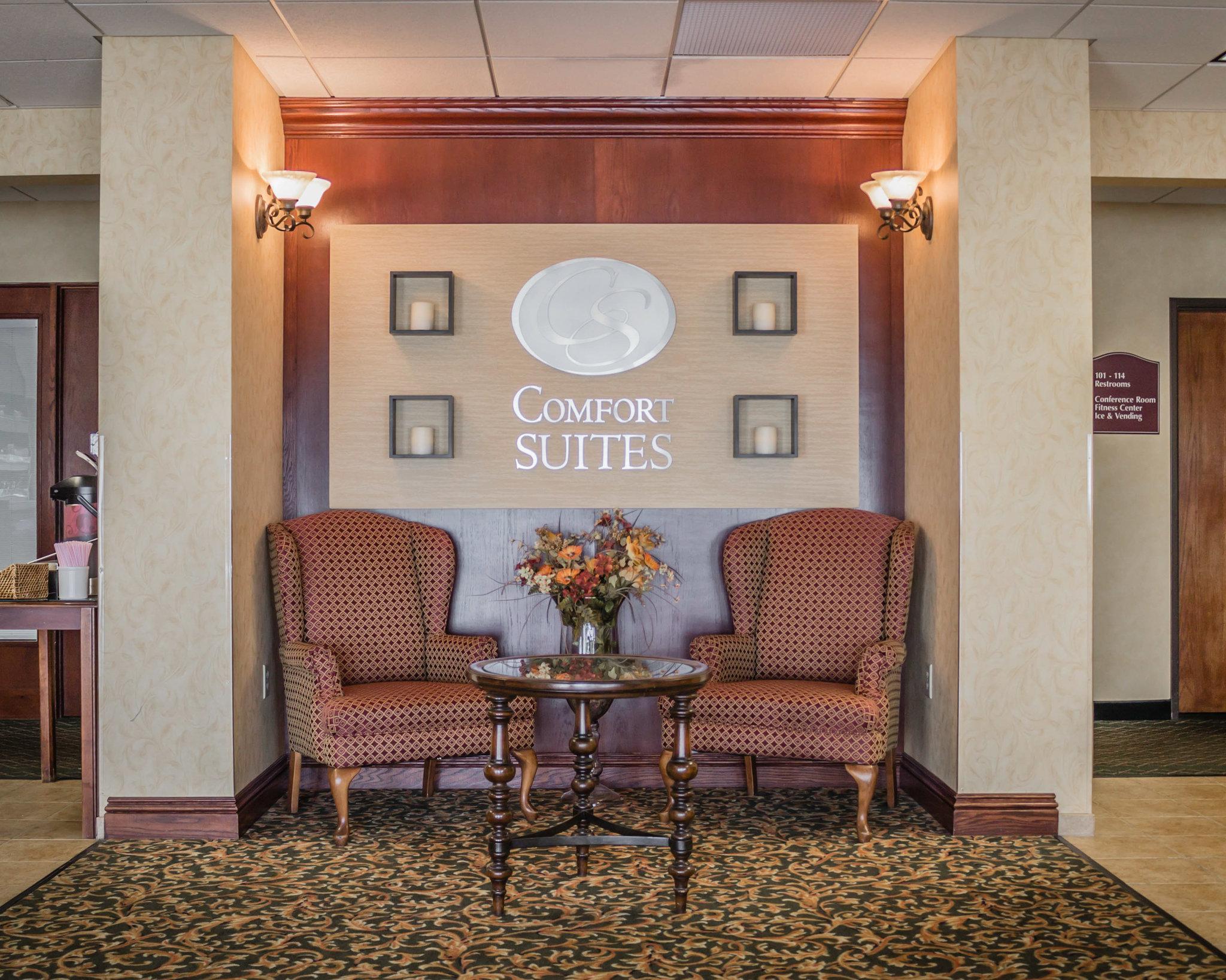 Comfort Suites Escanaba Exterior photo