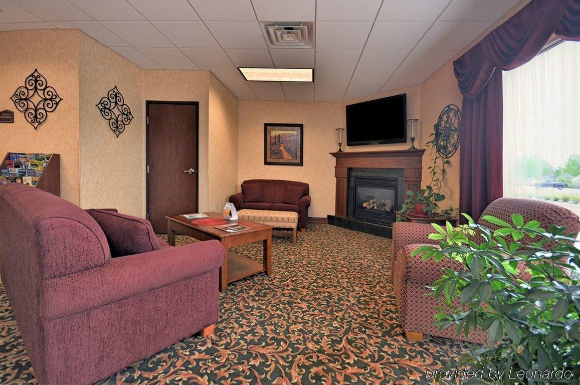 Comfort Suites Escanaba Exterior photo