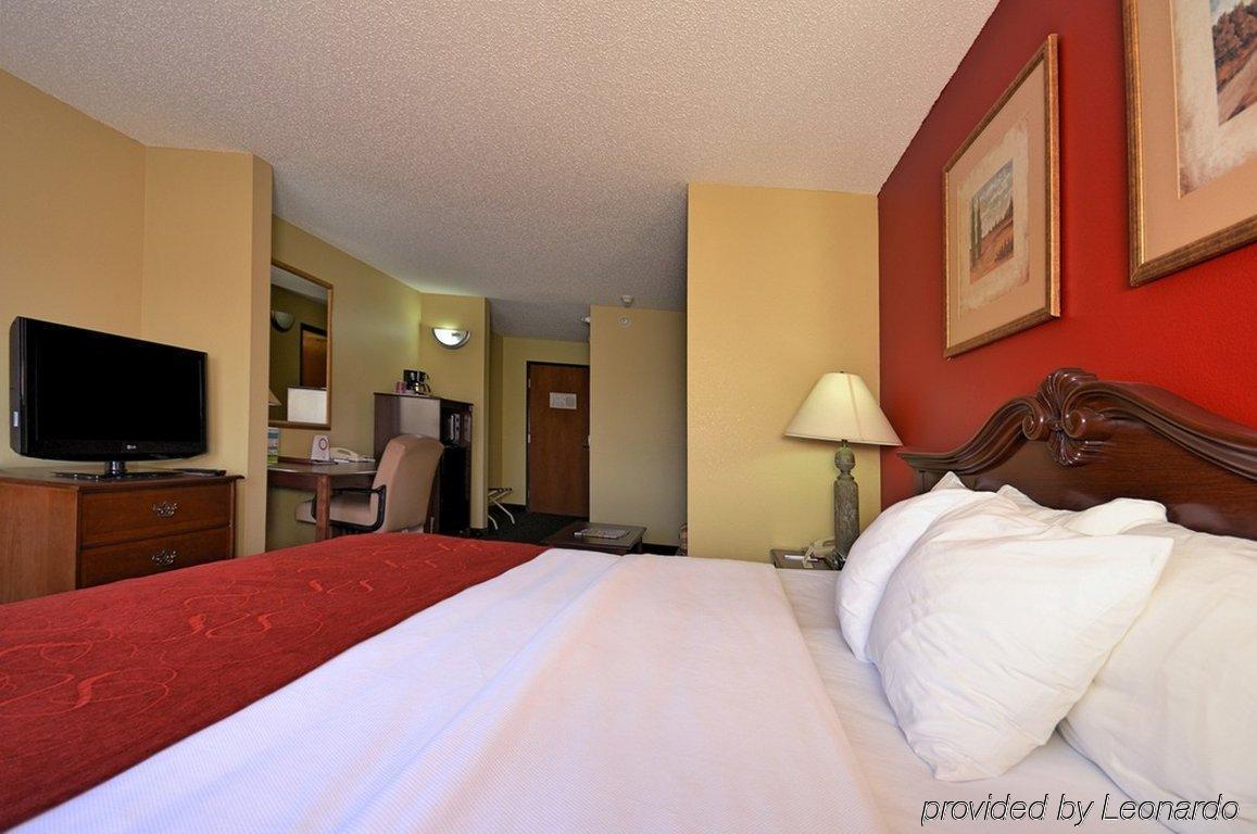 Comfort Suites Escanaba Exterior photo